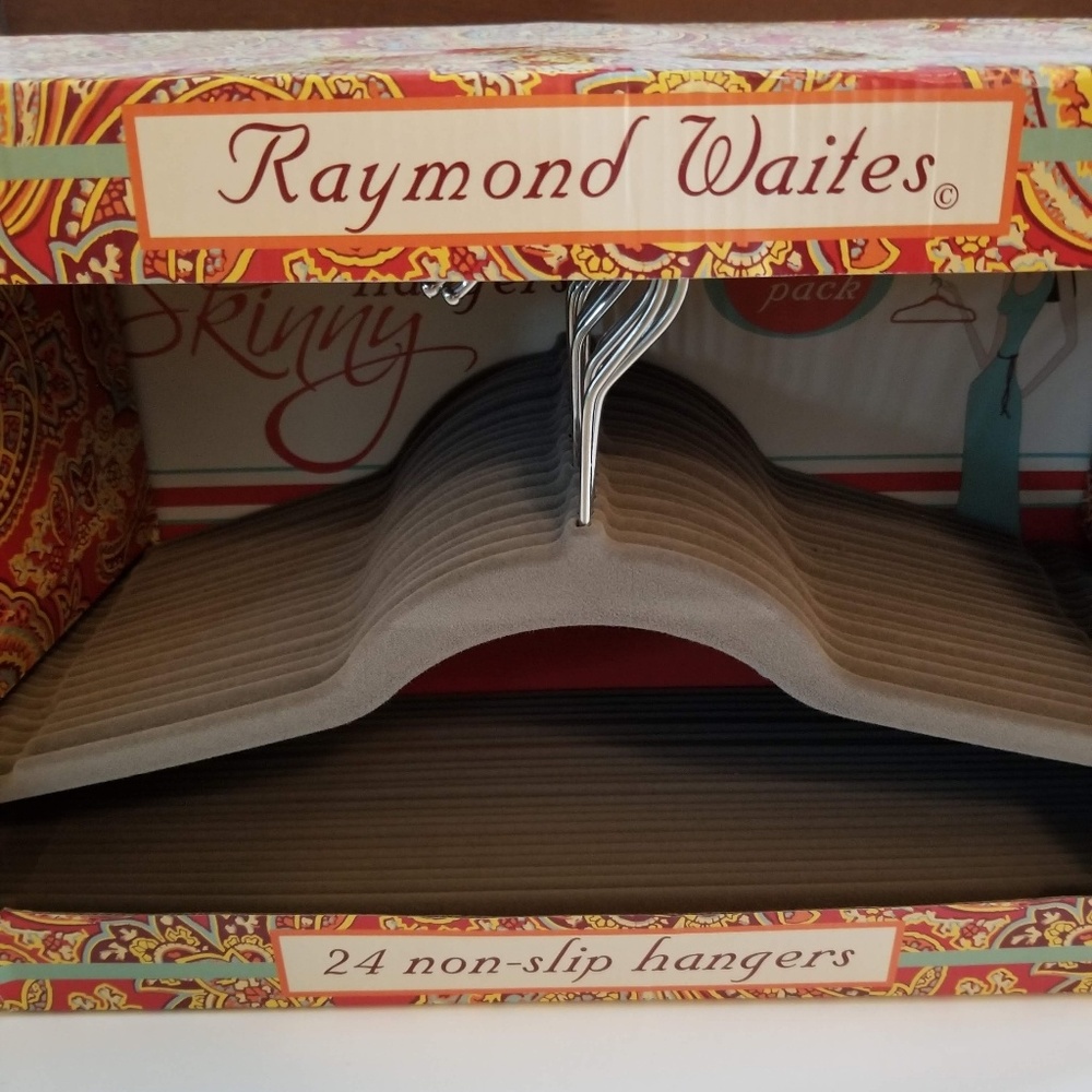 Raymond Waites Ultra-Thin Non-Slip Velvet Hangers